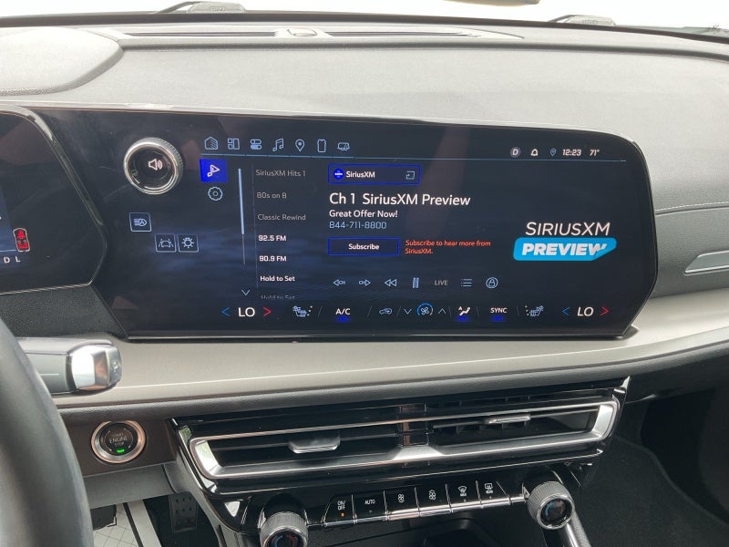 2025 Chevrolet Traverse AWD LT
