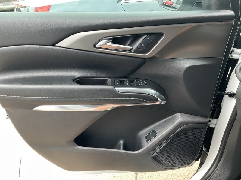 2025 Chevrolet Traverse AWD LT