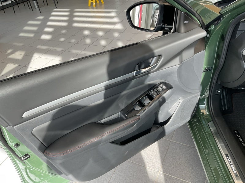 2025 Nissan Altima SR