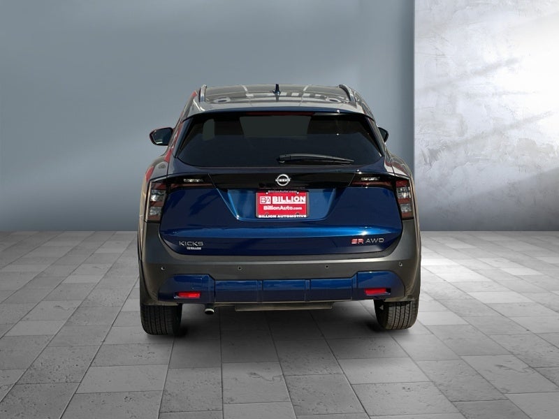 2025 Nissan Kicks SR