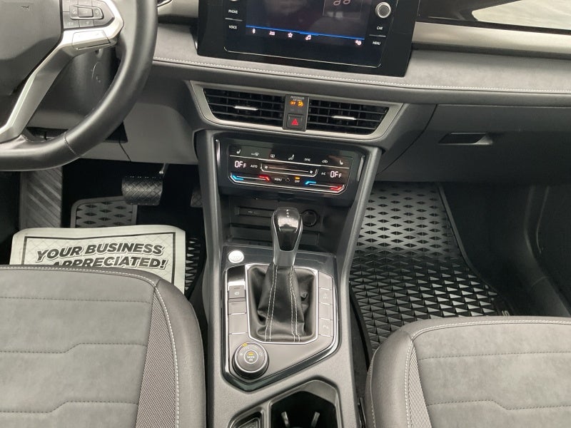 2025 Volkswagen Taos SE Black