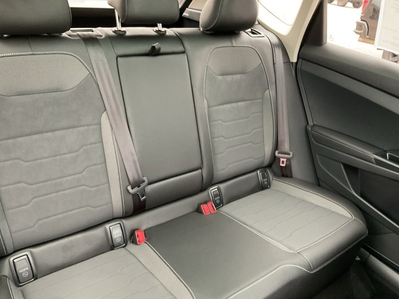 2025 Volkswagen Taos SE Black
