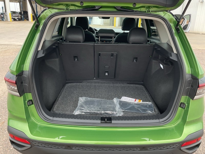 2025 Volkswagen Taos SE Black