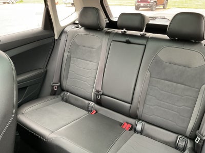 2025 Volkswagen Taos SE Black