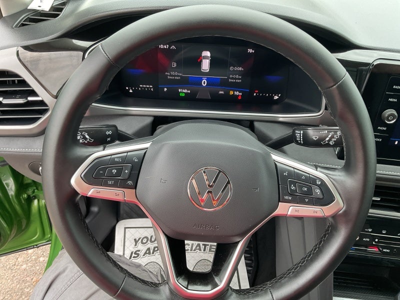 2025 Volkswagen Taos SE Black