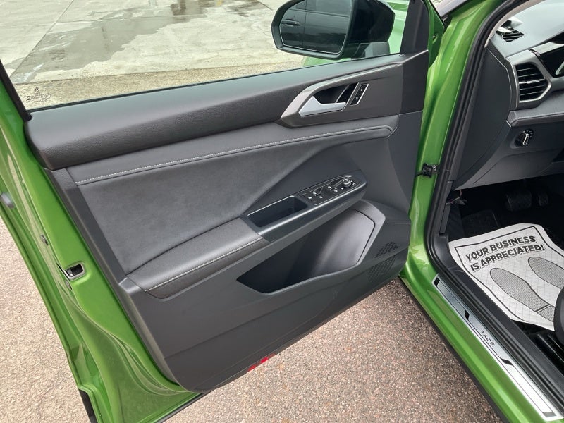 2025 Volkswagen Taos SE Black
