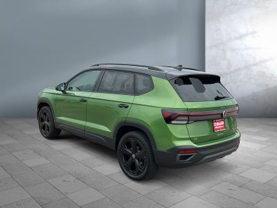 2025 Volkswagen Taos SE Black