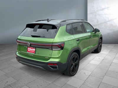 2025 Volkswagen Taos SE Black