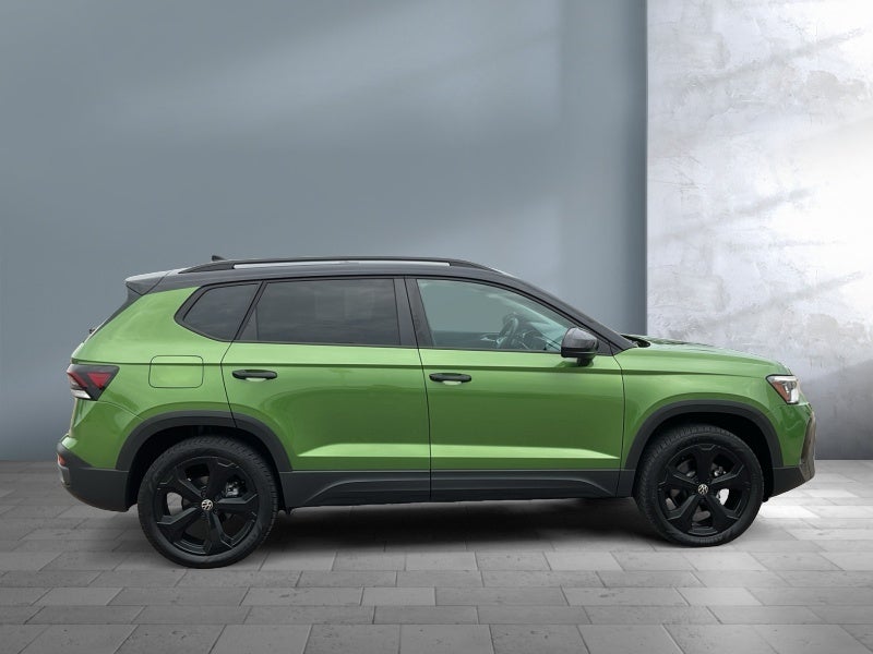 2025 Volkswagen Taos SE Black