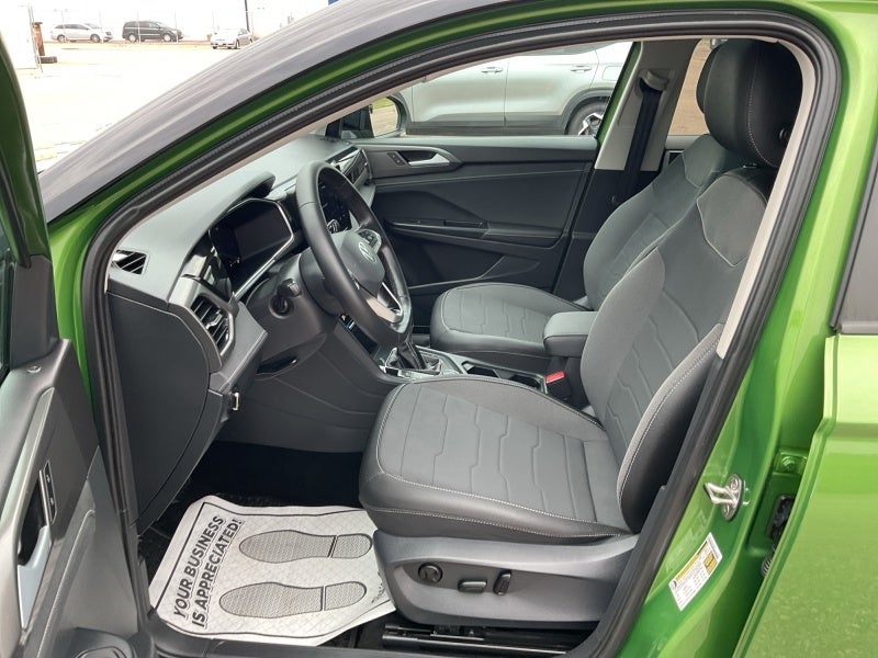 2025 Volkswagen Taos SE Black