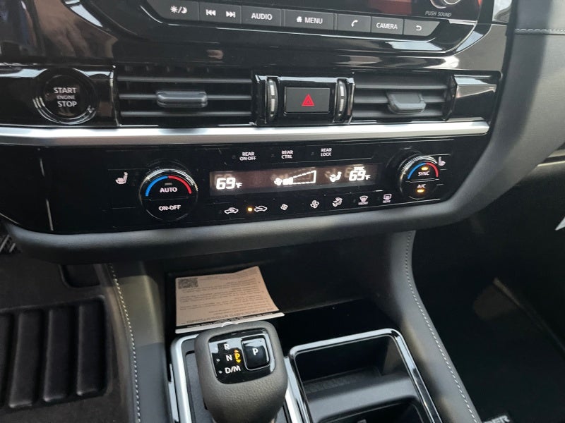 2025 Nissan Pathfinder SV