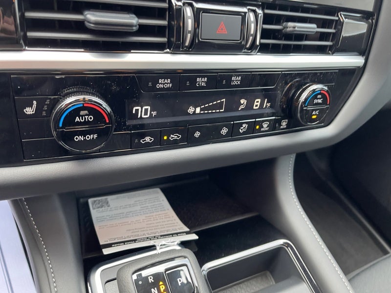 2025 Nissan Pathfinder SV