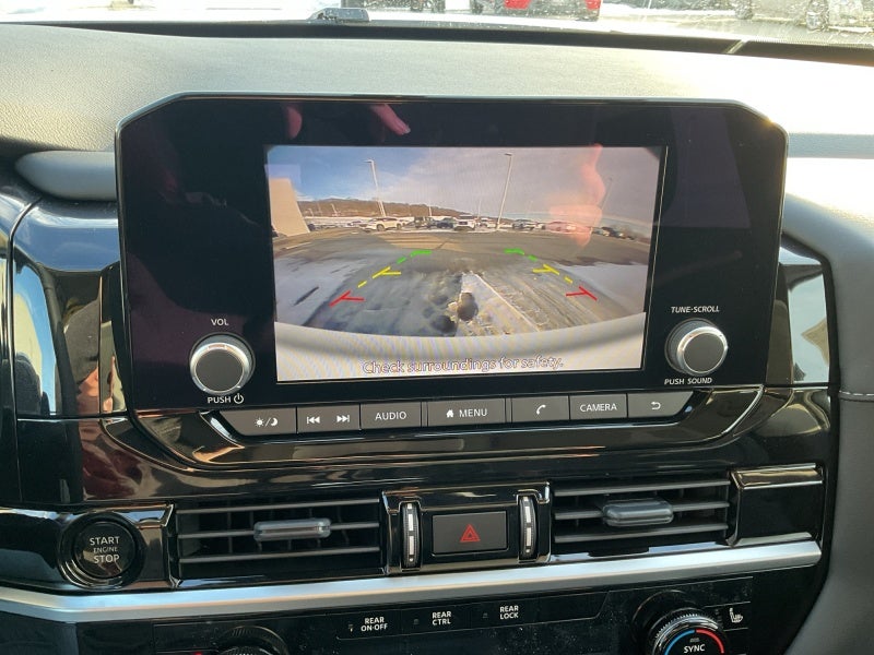 2025 Nissan Pathfinder SV